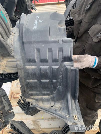 Подкрылок передний правый Toyota Caldina ST210