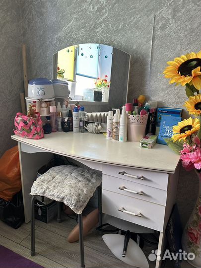 Трюмо с зеркалом