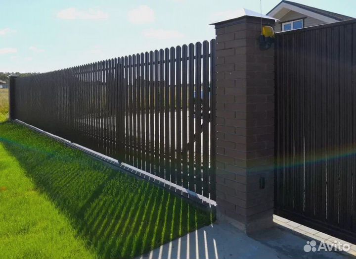 Заборы из металлического штакетника без посреднико