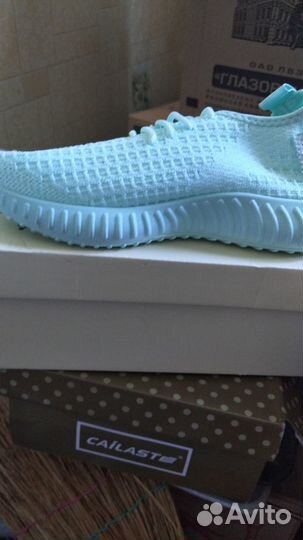 Продам кроссовки 37 размер