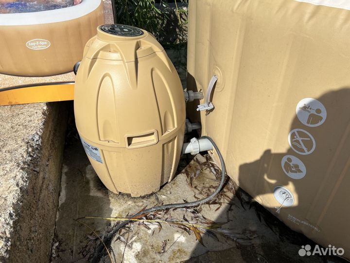 Надувной спа бассейн Bestway Lay-Z-SPA 54129 Palm