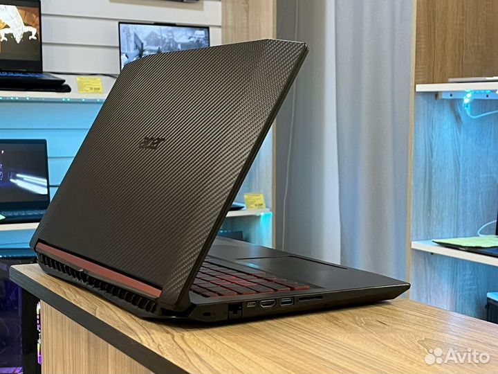 Красивый и мощный игровой ноутбук Acer