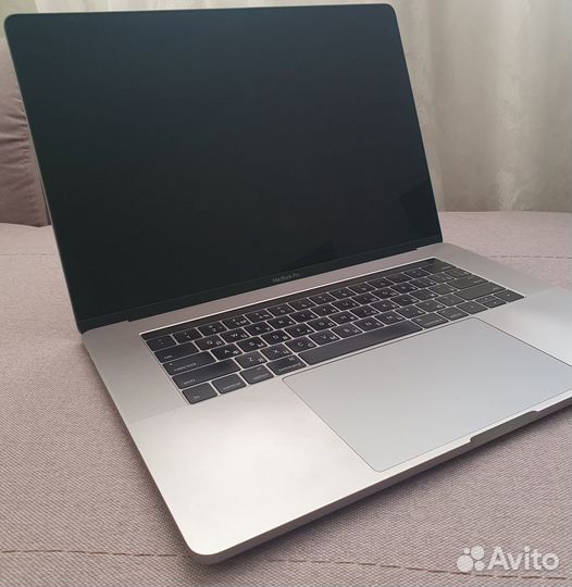 Apple MacBook Pro 15 touchbar. 2016