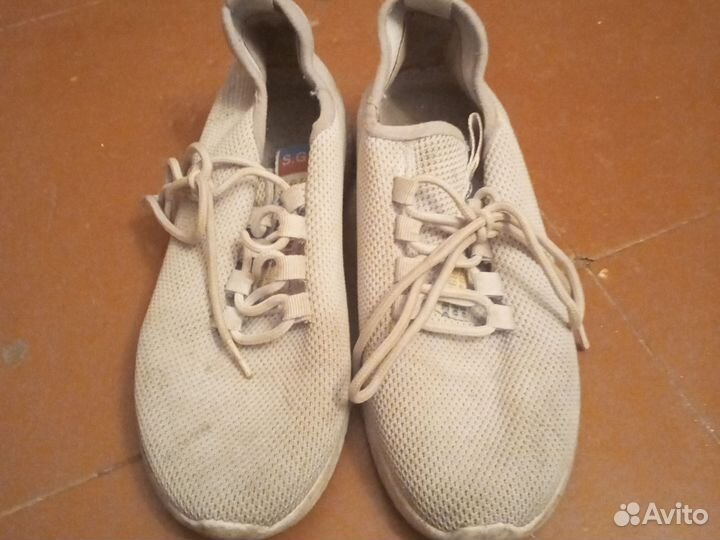Кроссовки б/у женские 37 размер