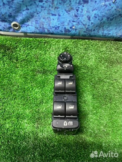 Блок управления стеклоподъемниками Peugeot 3008