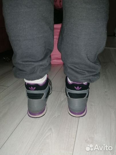 Кроссовки adidas