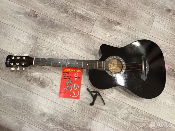 Акустическая гитара