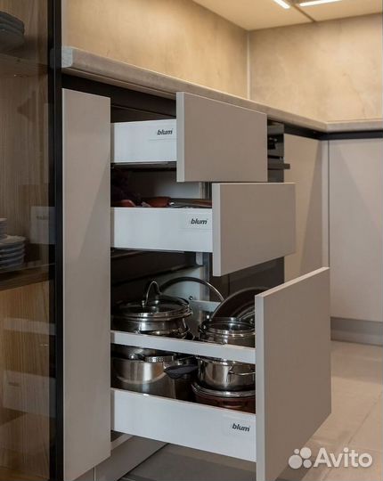 Стильный кухонный гарнитур