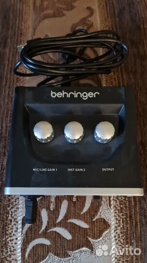 Внешняя звуковая карта behringer U-phoria UM2