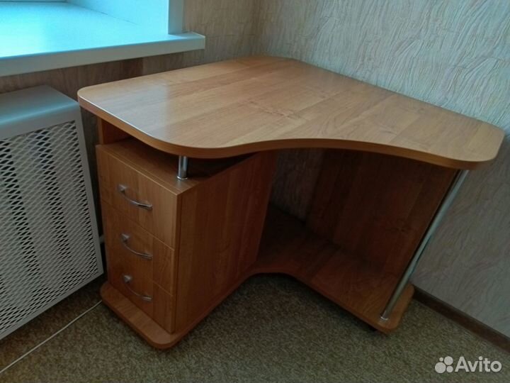 Письменный стол школьный