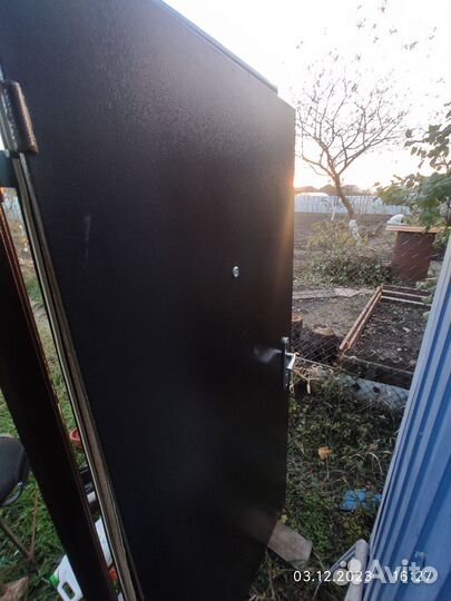 Дверь входная металлическая от застройщика