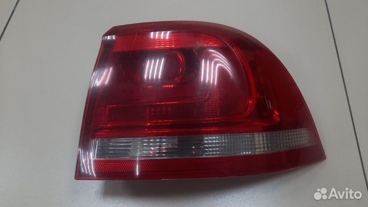 Фонарь наружный правый Volkswagen Touareg