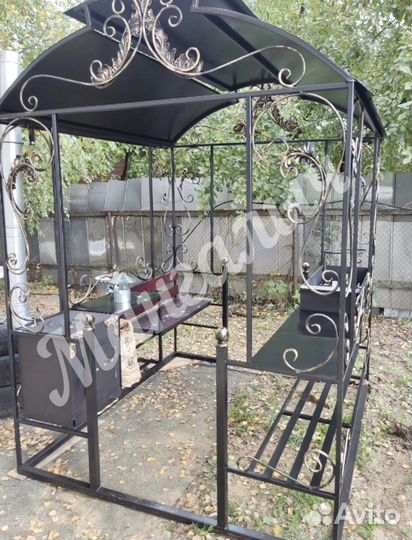 Мангал с крышей