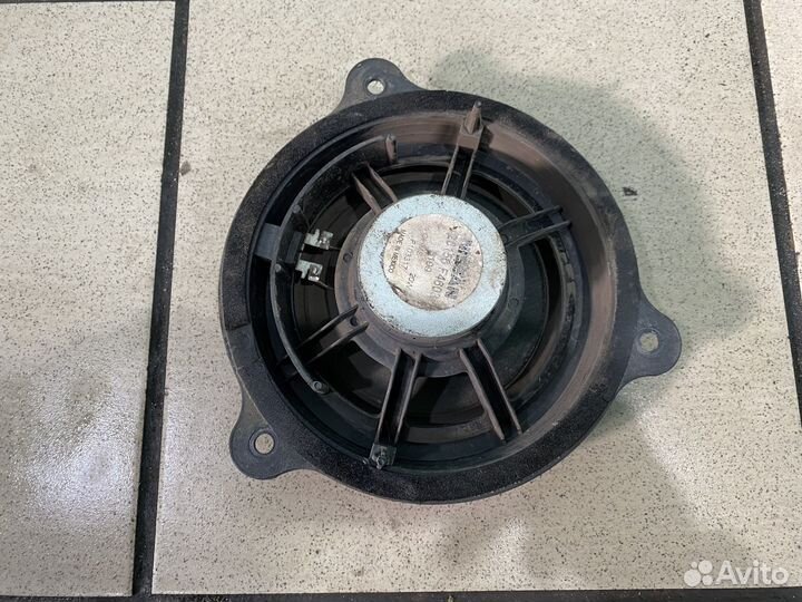 Динамик передний левый Nissan tiida C11