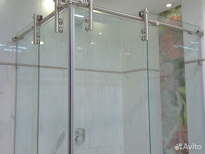 Стеклянные перегородки в душевую на заказ