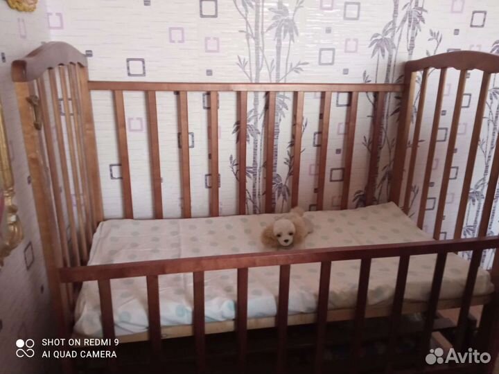 Детская кроватка с продольным маятником