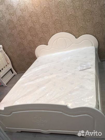 Кровать