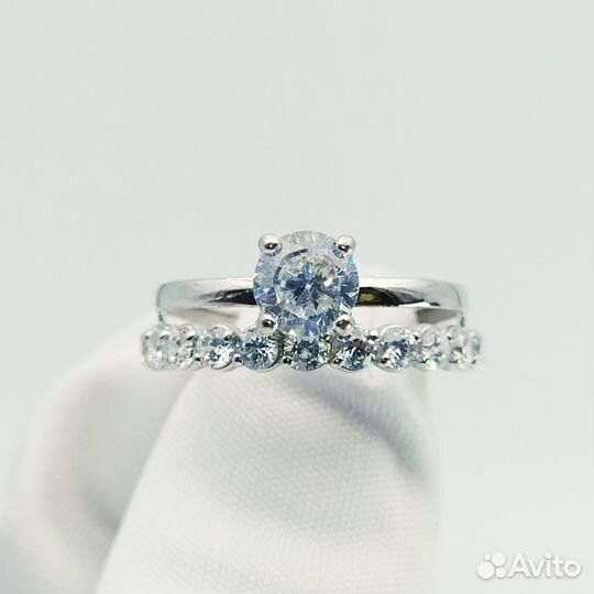 Золотое кольцо с фианитом 16,5р