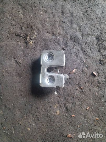 Замок двери передней правой DAF XF 105 2010