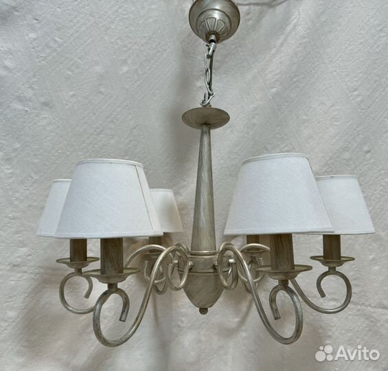 Люстра и светильник Vitaluce