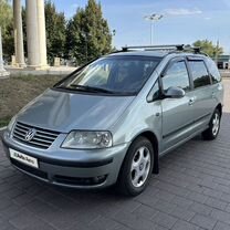 Volkswagen Sharan 1.9 MT, 2004, 250 000 км, с пробегом, цена 650 000 руб.