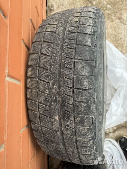 Bridgestone Blizzak Revo GZ 215/60 R17 96S