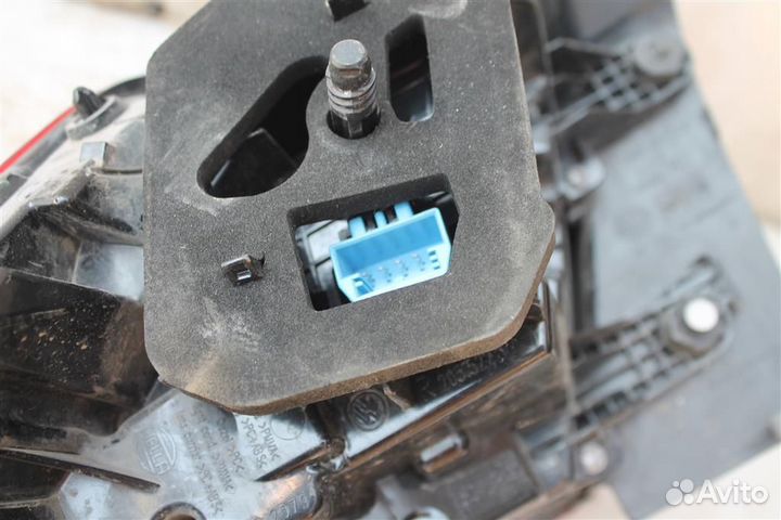 Фонарь задний правый Фольксваген Тигуан