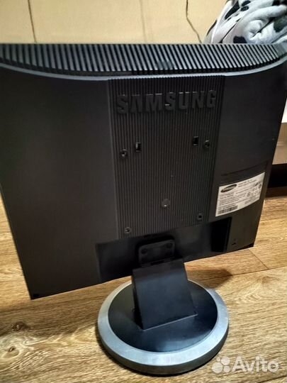 Монитор Samsung SyncMaster 720n