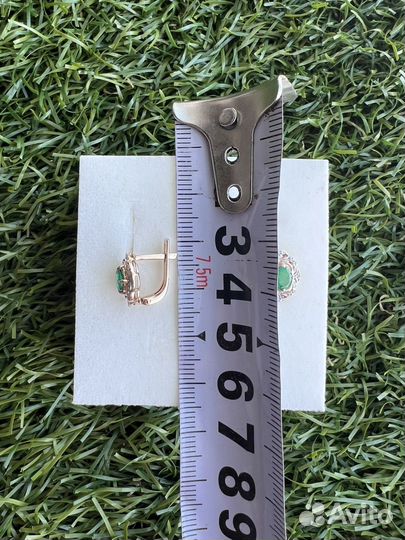 Серьги с натуральным изумрудом золотые