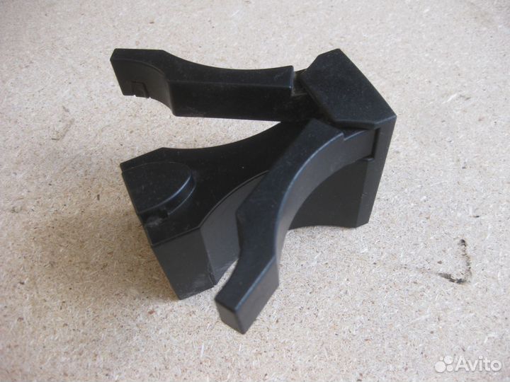 Кронштейн подстаканника land cruiser