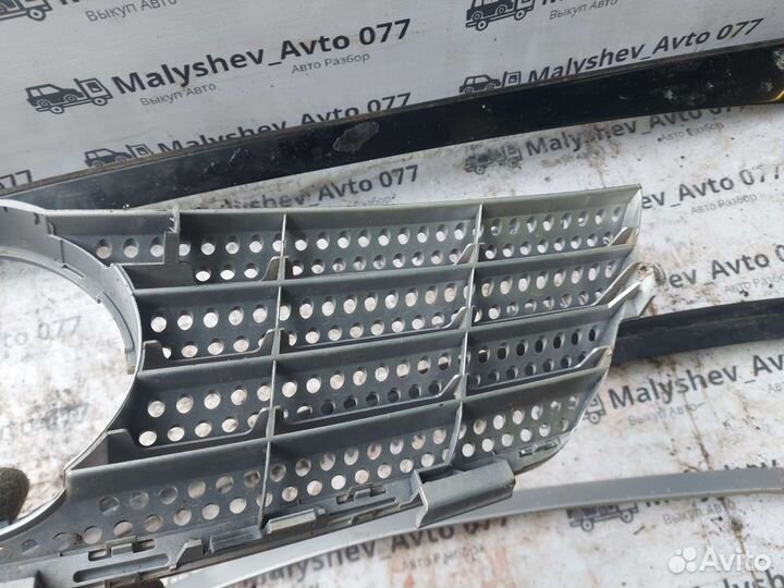 Решетка радиатора Mercedes W203
