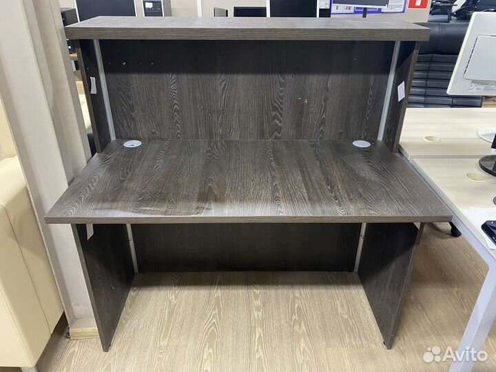 Офисная мебель. Ресепшем маленький. Венге