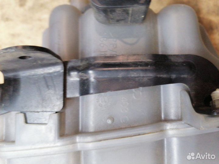 Бачок расширительный Audi A6 C7 3.0 CGW 2011