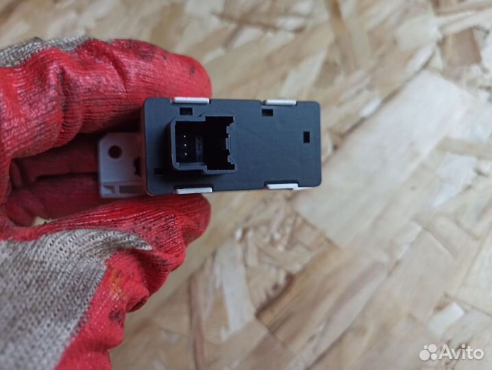 Кнопка аварийки Ford Focus 1