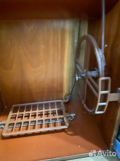 Швейная машина LADA 236-1 со столом (Чехословакия)