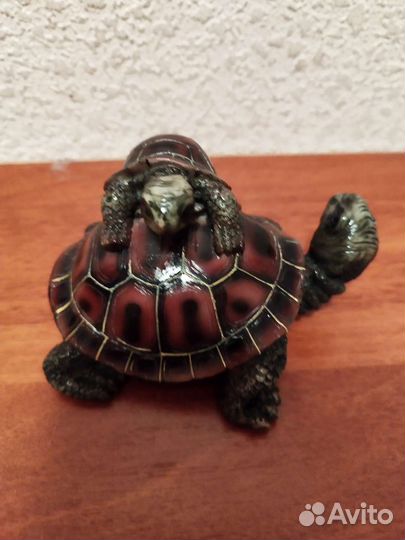 Черепаха с маленьким черепашонком