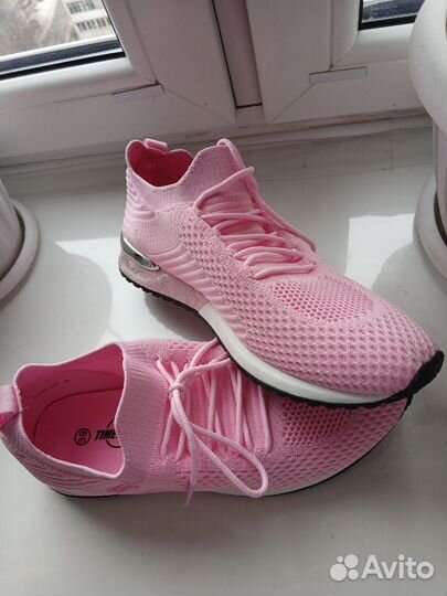 Кроссовки женские 39 р новые