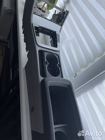 Панель подлокотника на passat b6