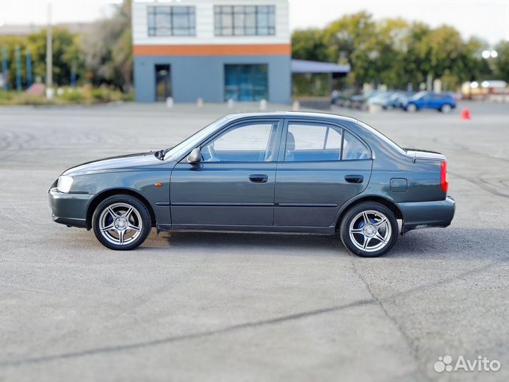 Hyundai Accent, 2011