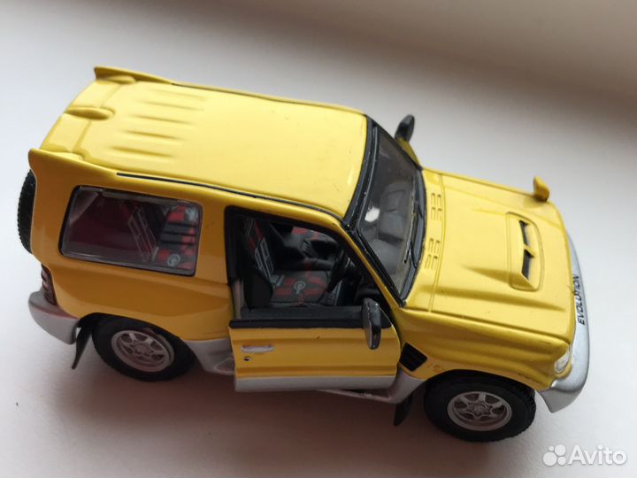 Модель автомобиля Мицубиси 1:43