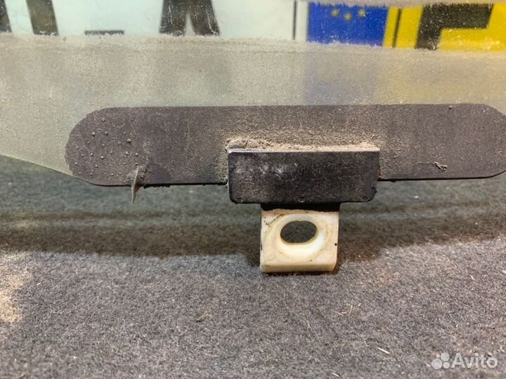 Стекло переднее правое Toyota Corolla 120 хэтчбек