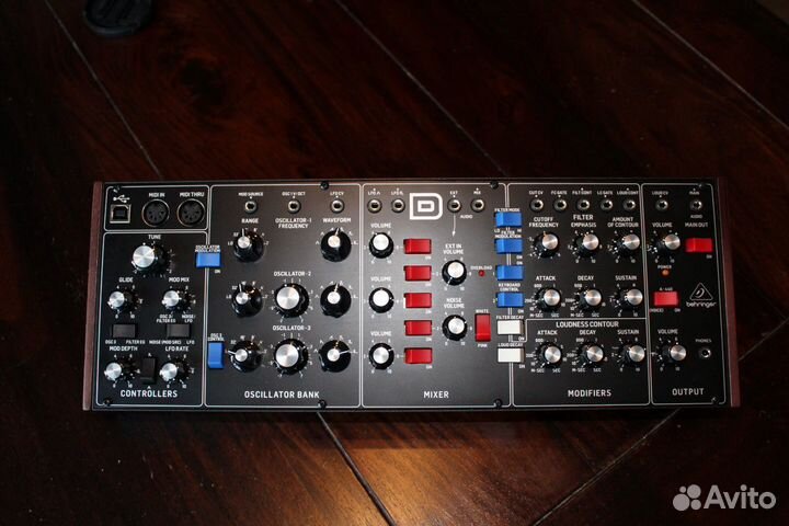 Behringer Model D аналоговый синтезатор