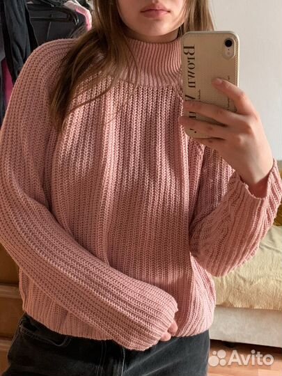 Розовый свитер