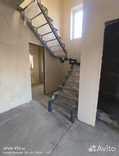 Лестница с площадкой на второй этаж