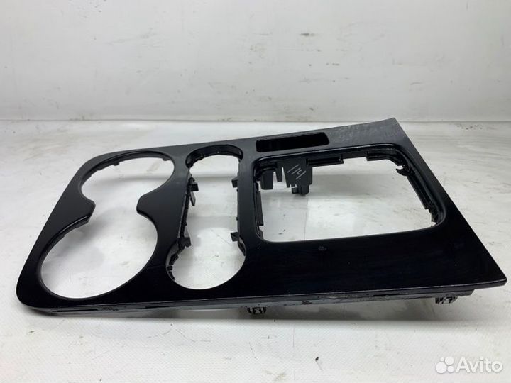 Накладка центральной консоли Volkswagen Touareg FL