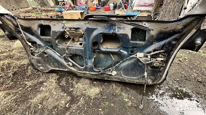 Дверь багажника touota previa