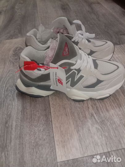 Новые кроссовки мужские 42 размер