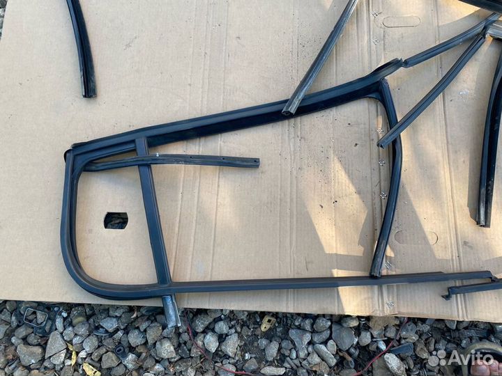 Уплотнитель стекла Skoda Fabia 2