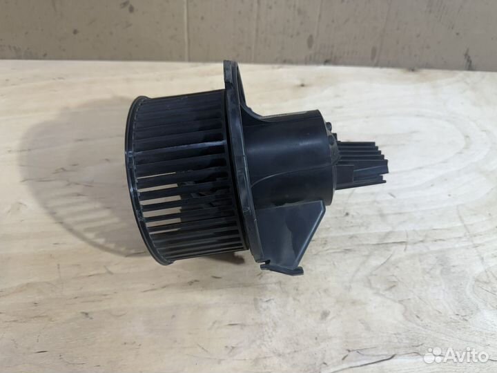 Мотор отопителя Opel Zafira B