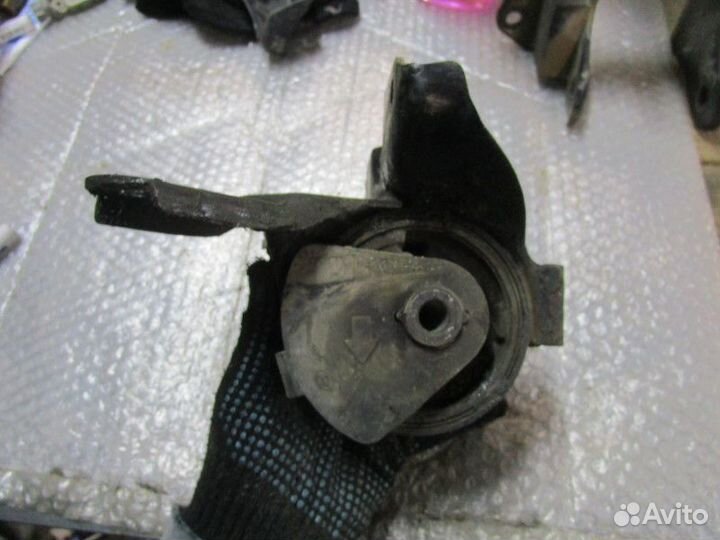 Опора кпп левая Kia Magentis 2005-2010 (218302G100